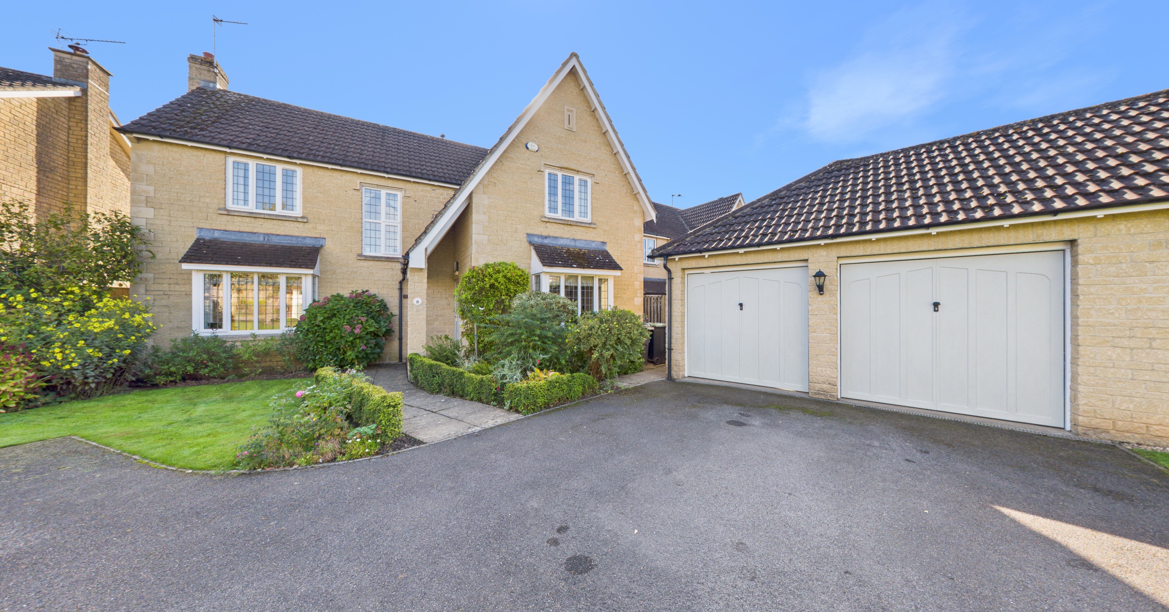 8 Riverside Drive, Chippenham
