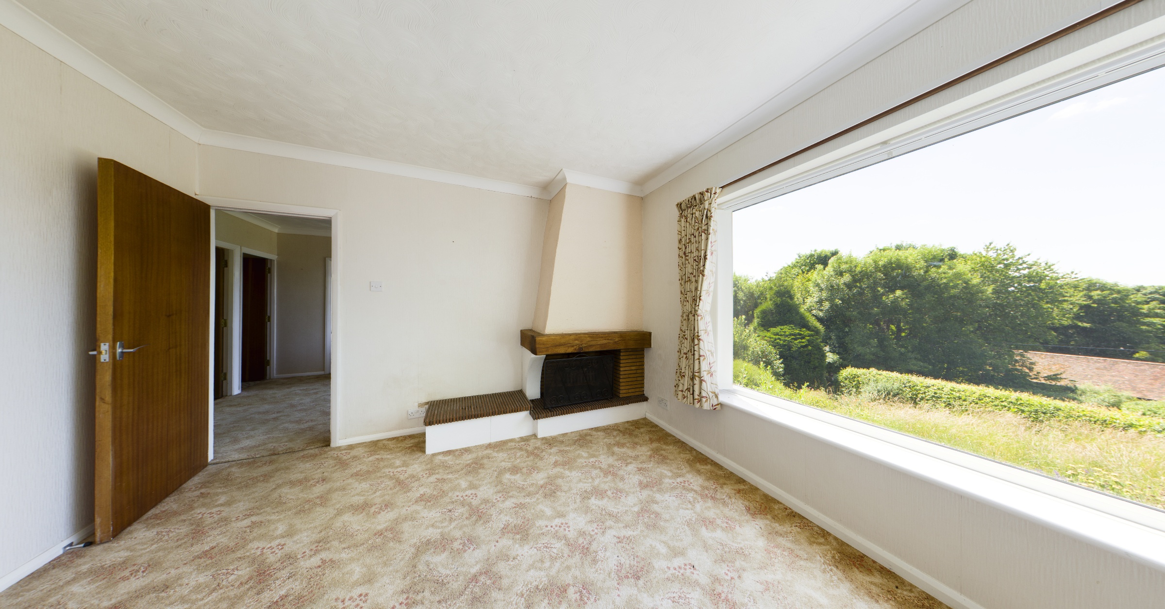 Lower Road, Loosley Row