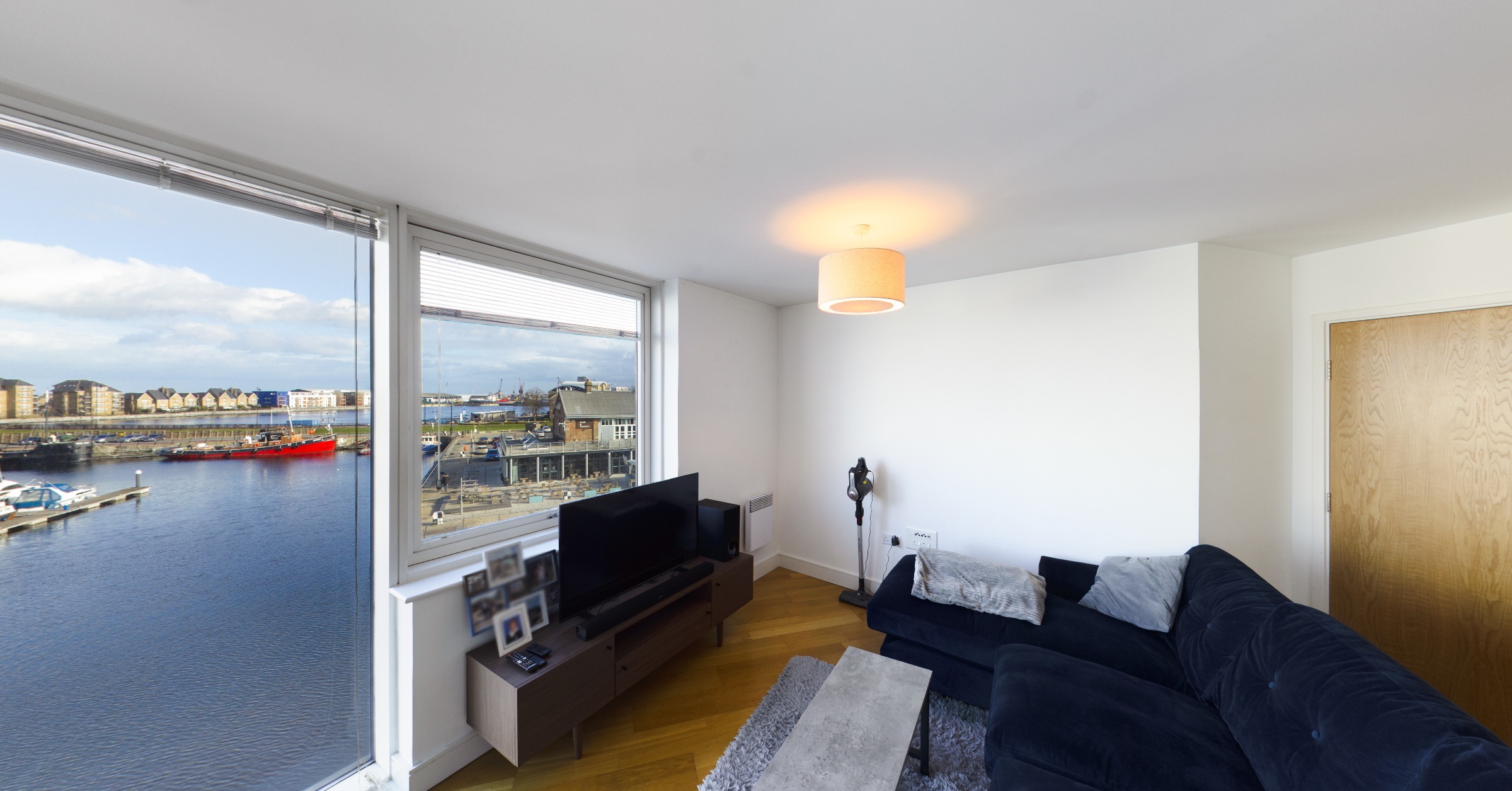 Dock Head Road, Apartment 14, Marina point west, Chatham