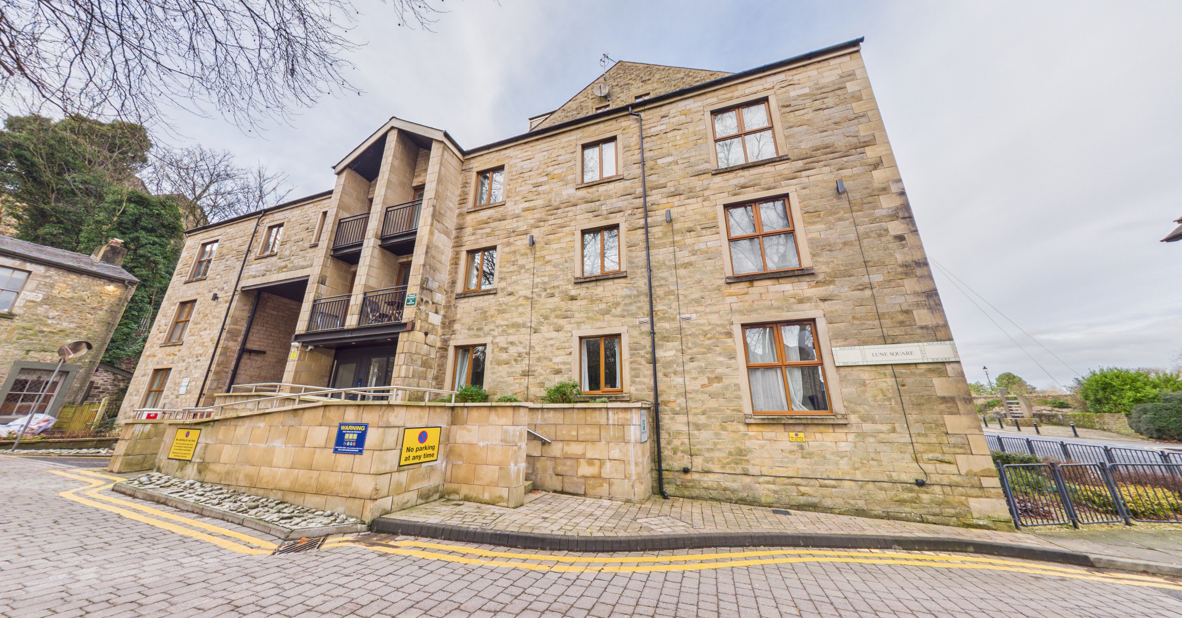 22 Lune Square