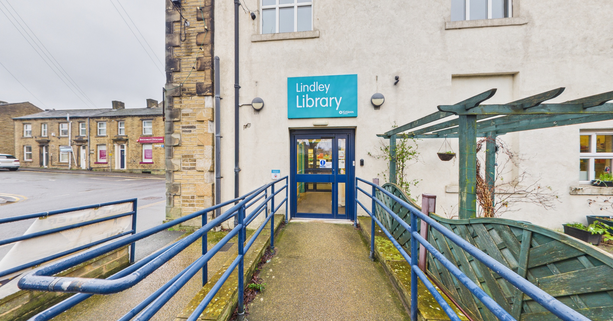 Kirklees - Lindley library