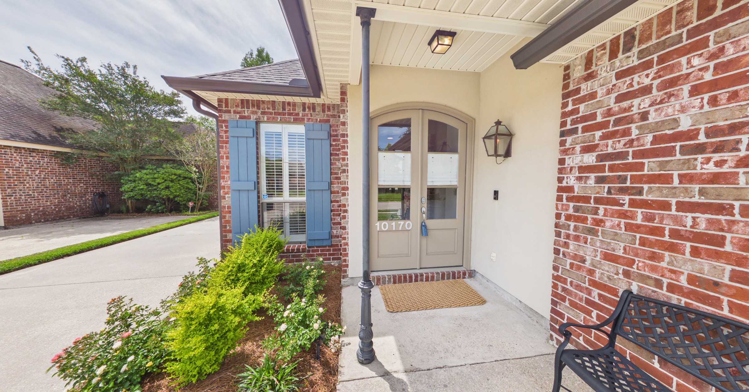10170 Hillmont