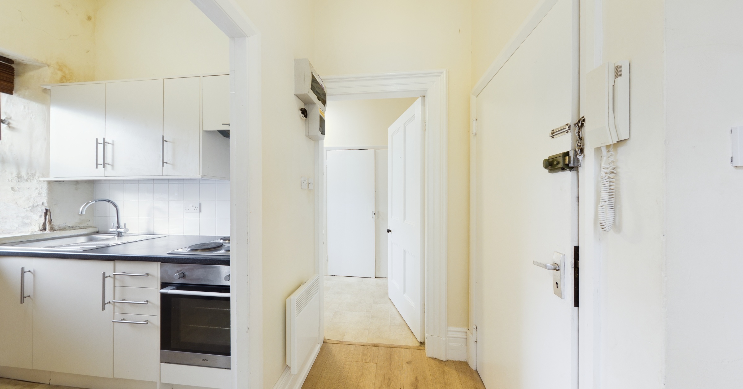 Flat 2 100 lake rd