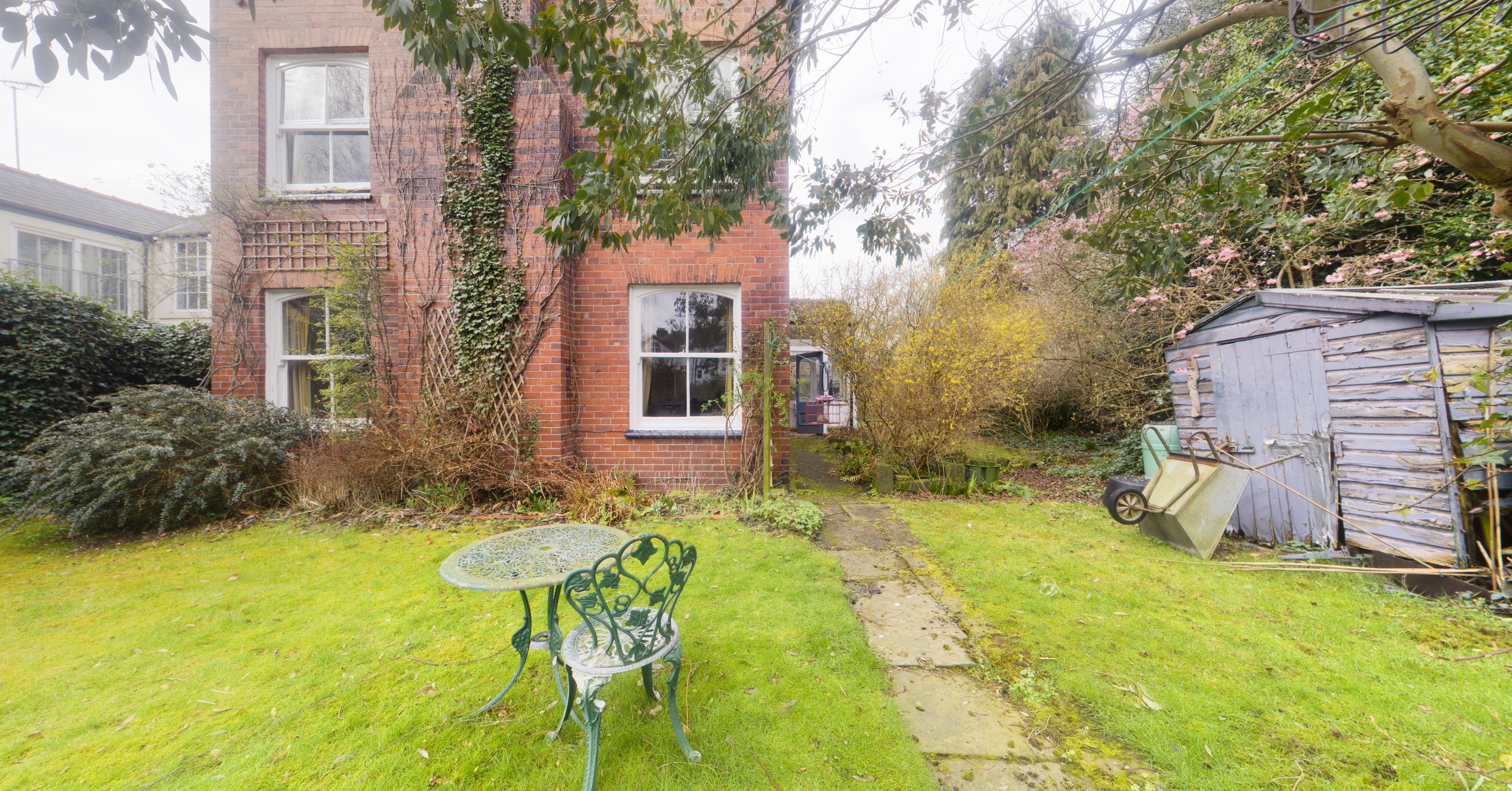 4 Oakwood Gardens, Leeds, LS8 2JE